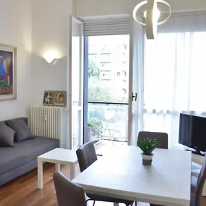 New Renovated With Balcony Porta Romana , Milano Italia